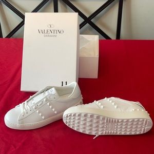 Valentino size 38.5. Woman’s sneakers. Never worn